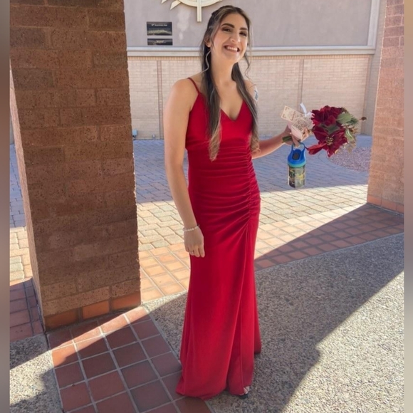 Windsor Evanna Formal Crepe Ruched Dress - Picture 5 of 5